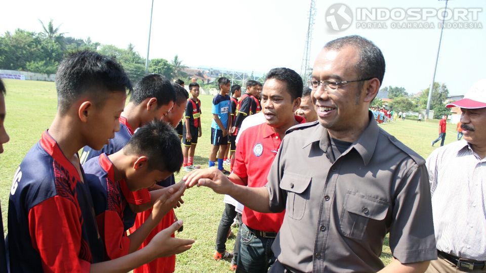 Gatot S. Dewa Broto saat membuka Piala Menpora U-14. Copyright: &copy; Herry Ibrahim/INDOSPORT